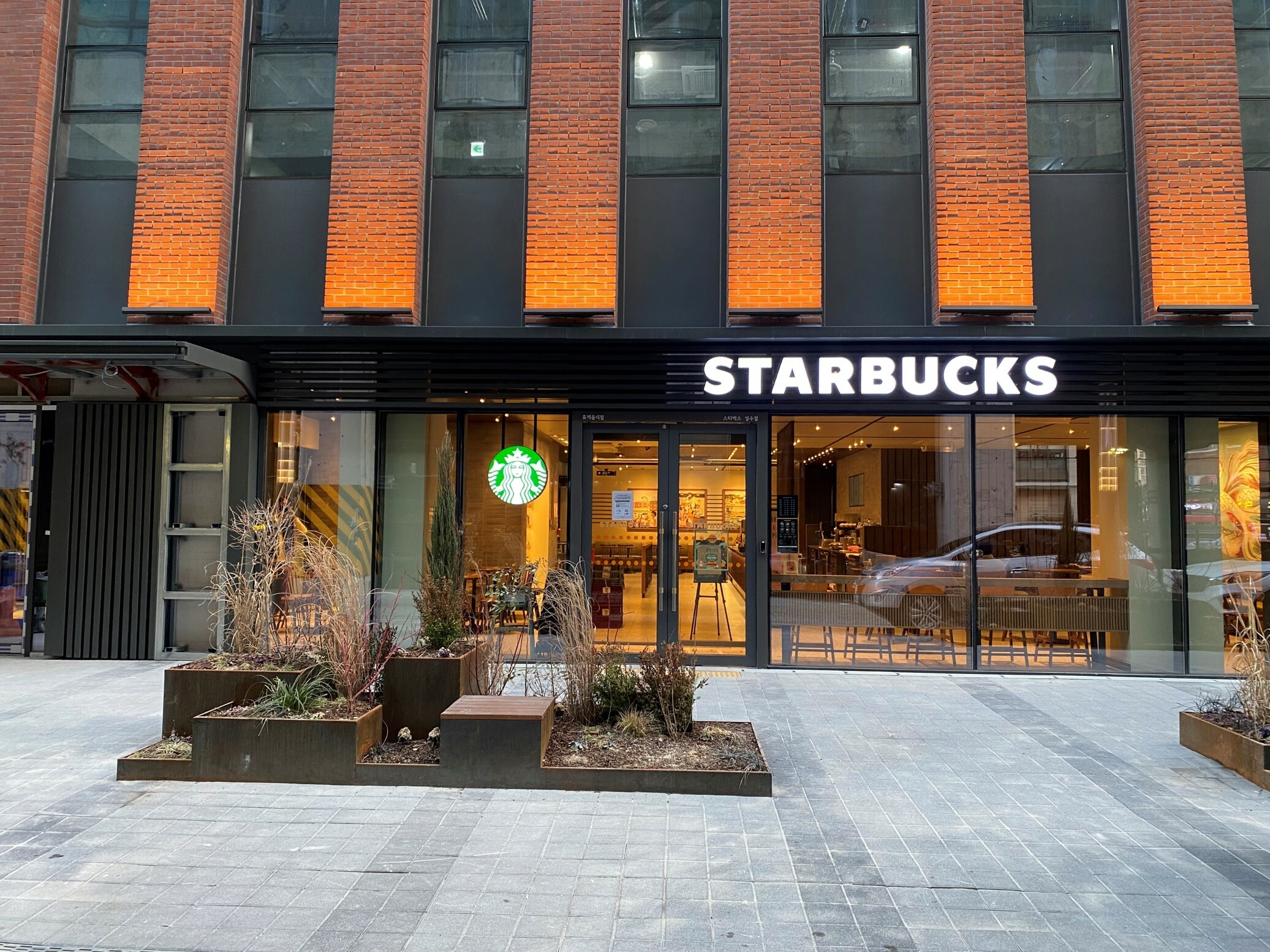 Starbucks Seongsu — photo 1