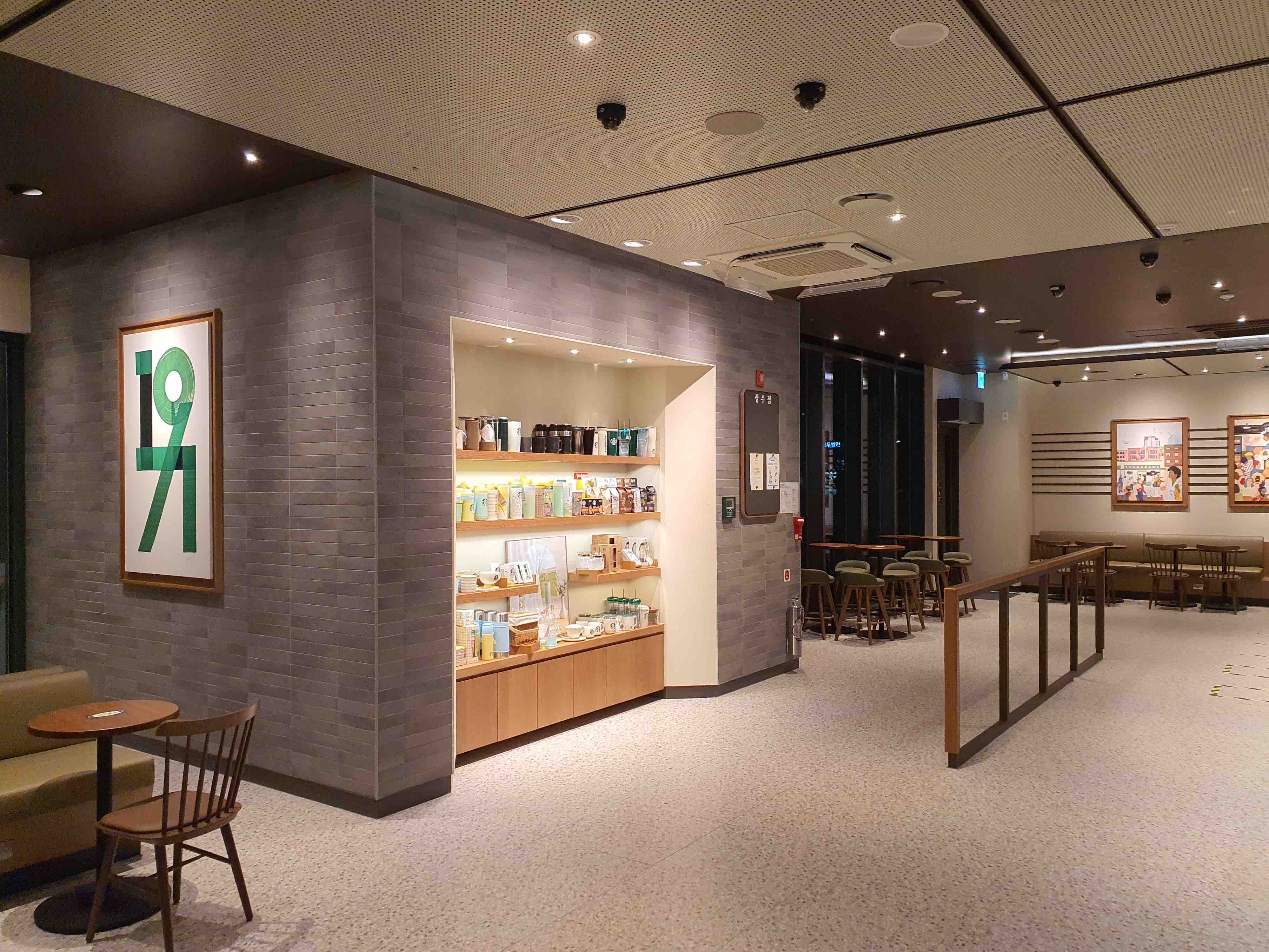 Starbucks Seongsu — photo 5
