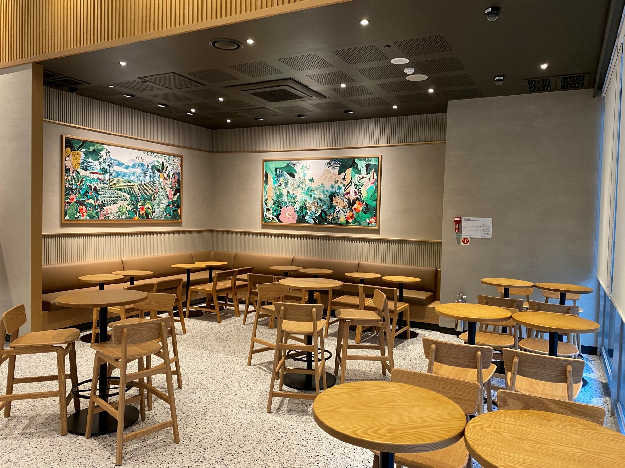 Starbucks Jayang Station — photo 5