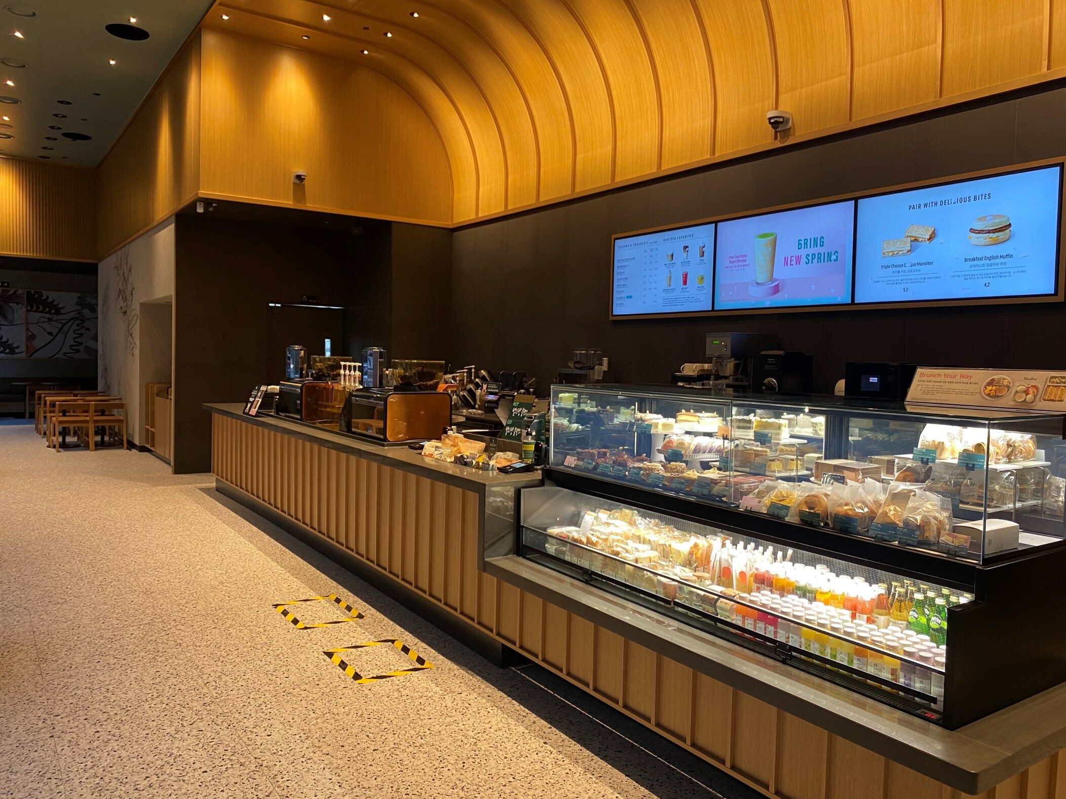 Starbucks Jayang Station — photo 2