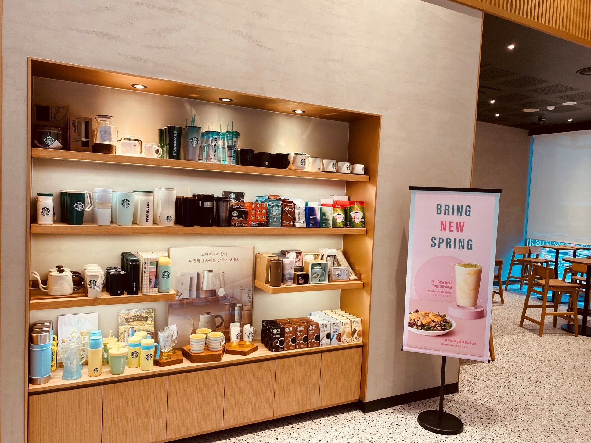 Starbucks Jayang Station — photo 3