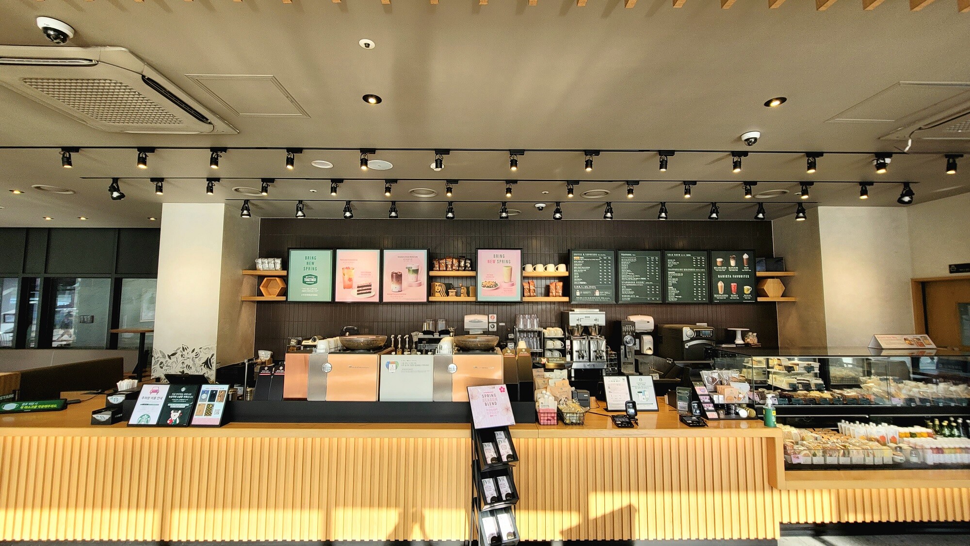 Starbucks Gwangmyeong Station — photo 2