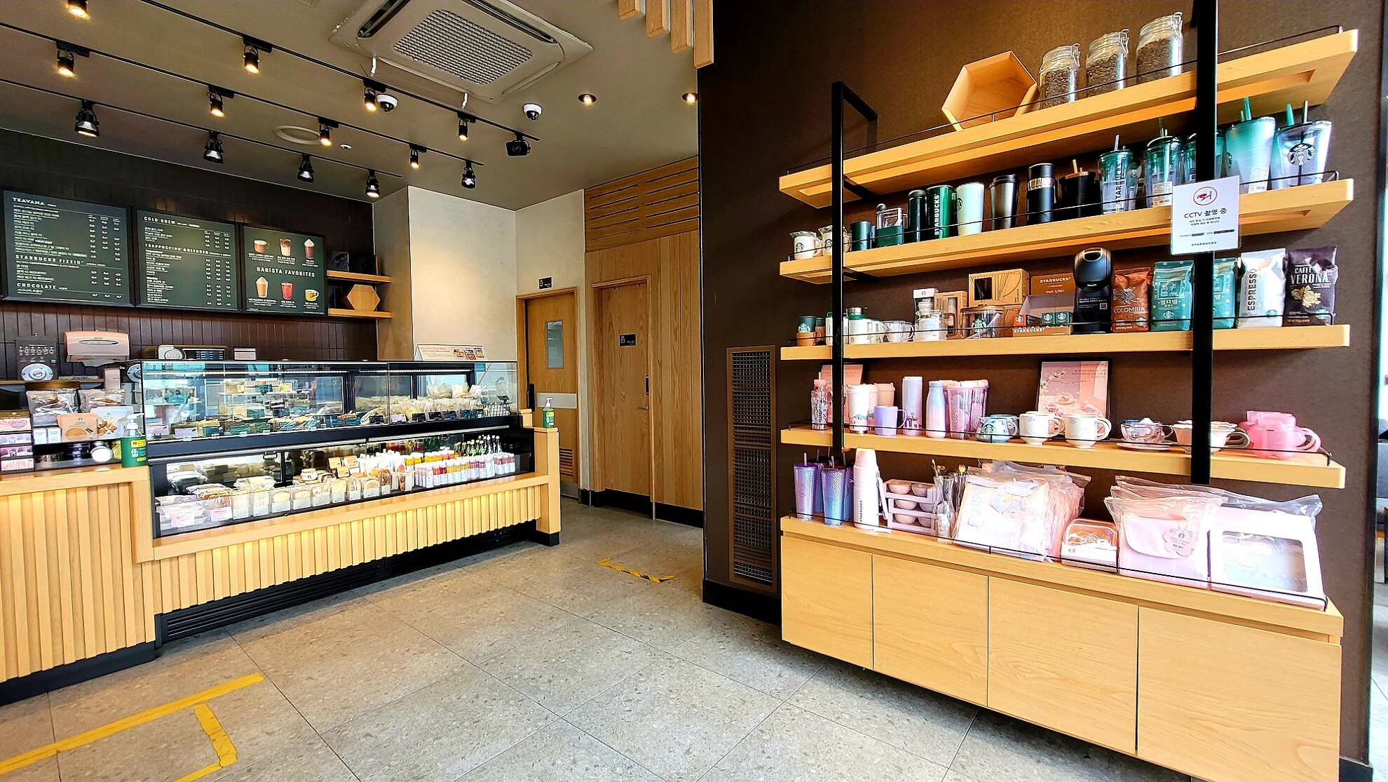 Starbucks Gwangmyeong Station — photo 4
