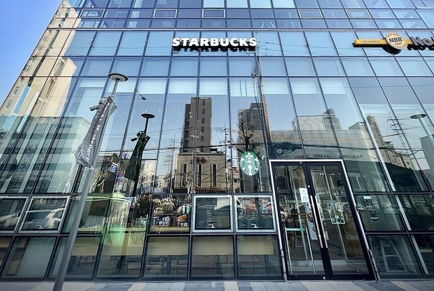 Starbucks Gunja Intersection — photo 1