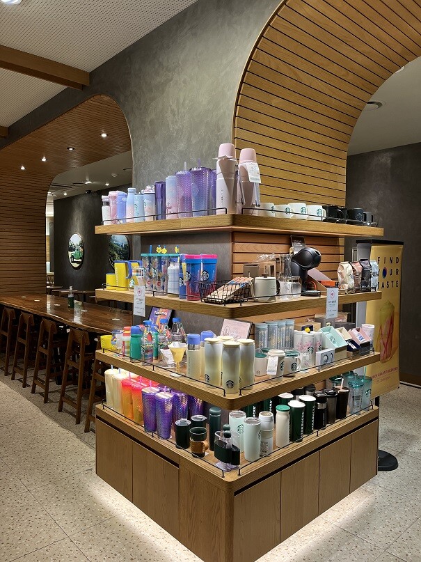 Starbucks Yeongdeungpo Market Crossroads — photo 4