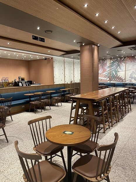 Starbucks Suwon Nahyeseok Street — photo 2