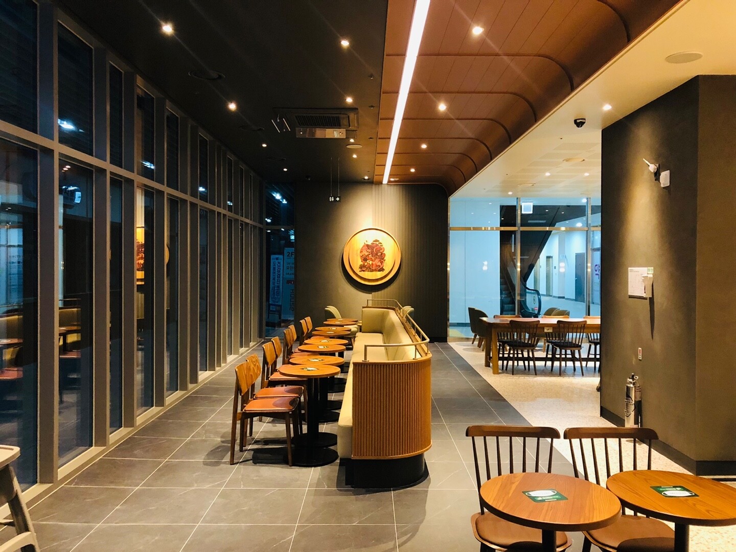 Starbucks Banghak Station — photo 4