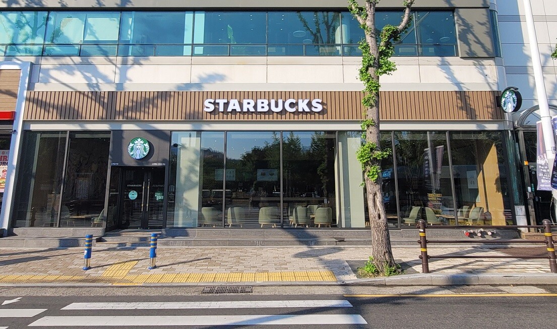 Starbucks Busan Dongnae — photo 1