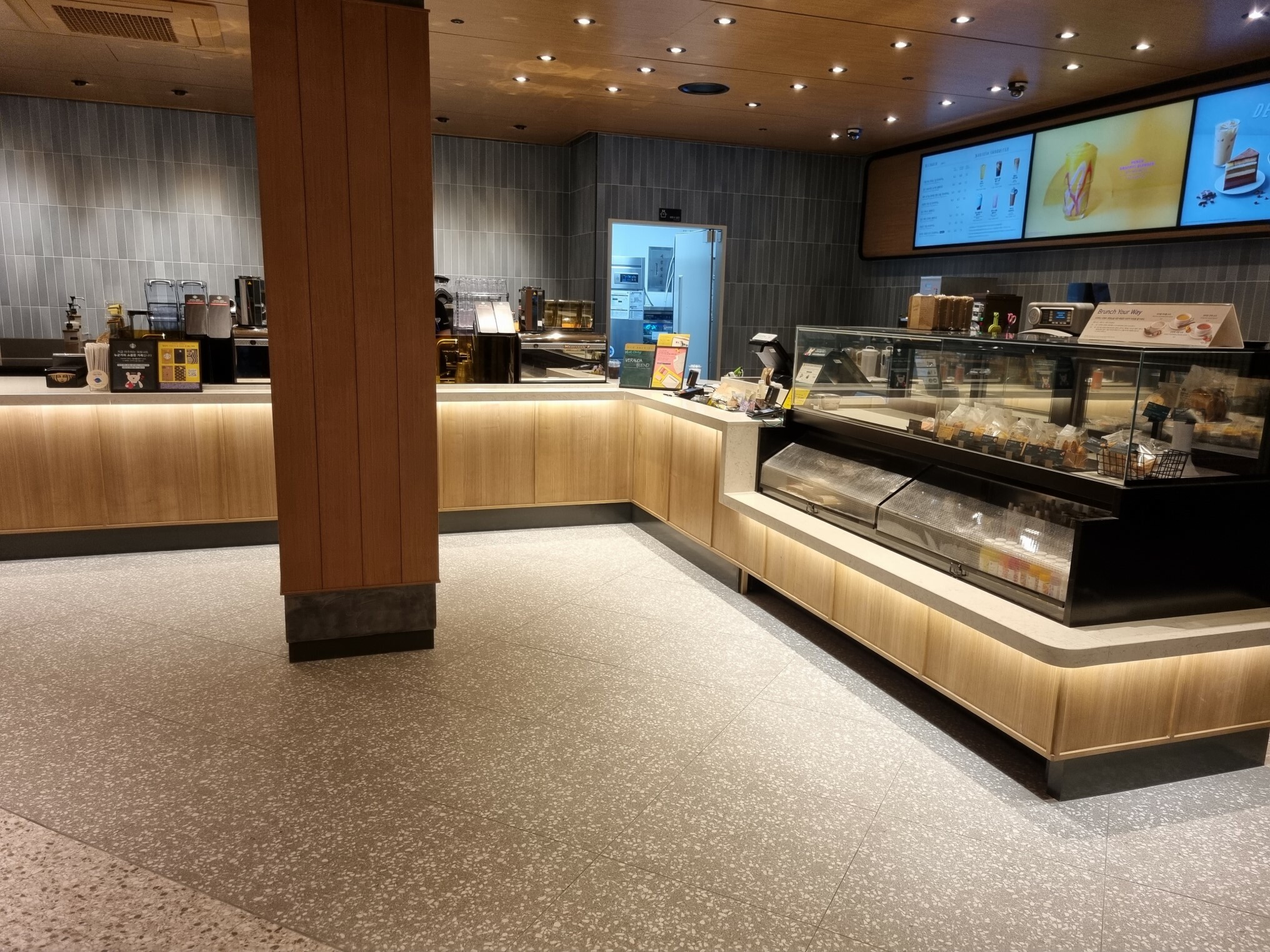 Starbucks Sadang — photo 2