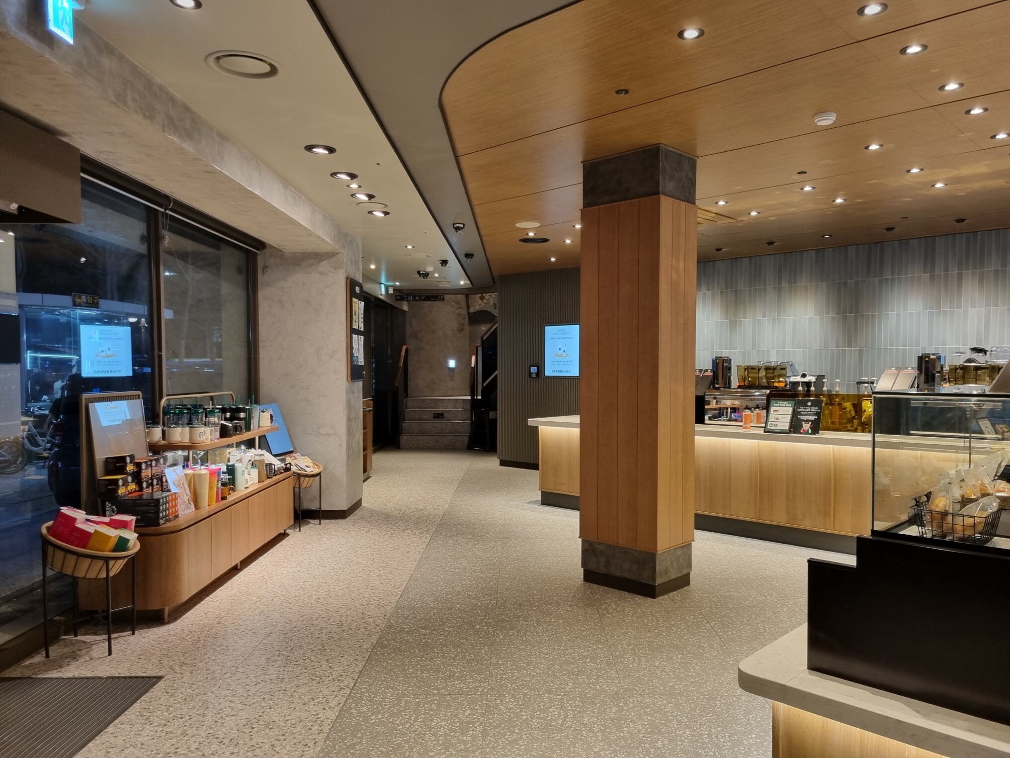 Starbucks Sadang — photo 3