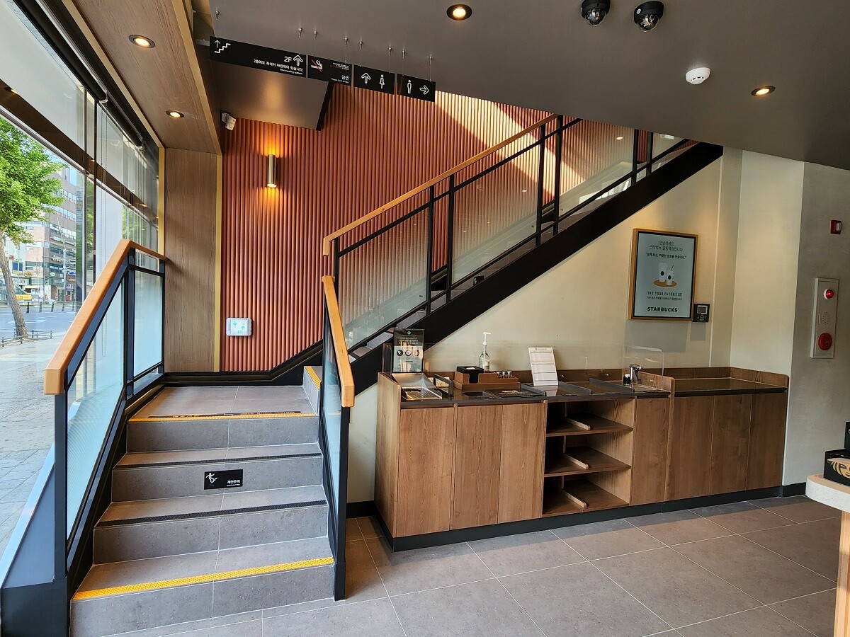 Starbucks Gil-dong Station — photo 4
