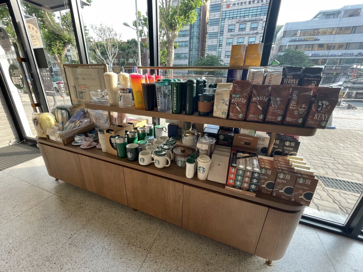 Starbucks Nakseongdae — photo 3