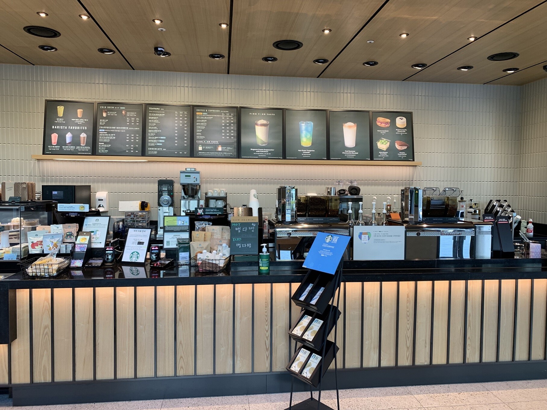 Starbucks Hanam Pungsan Station — photo 2