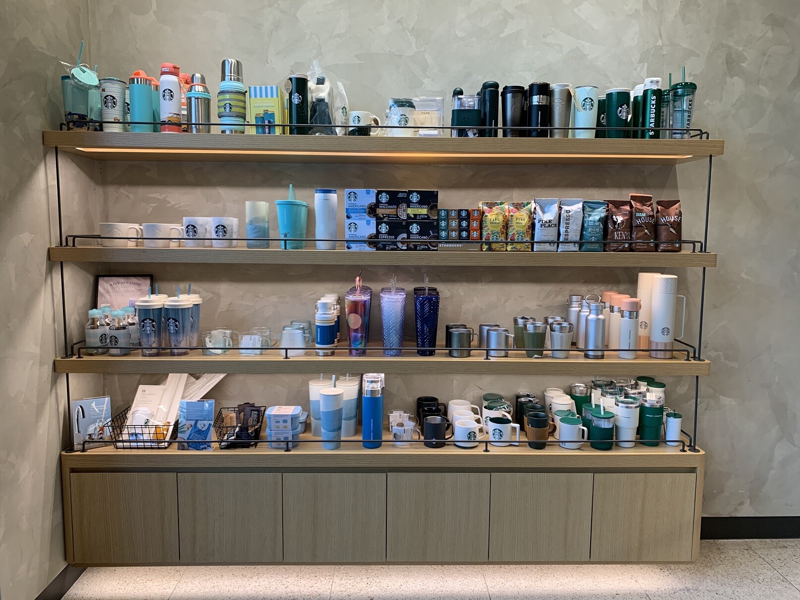 Starbucks Hanam Pungsan Station — photo 3