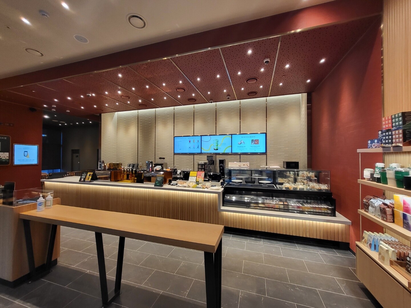 Starbucks Hapjeong Prugio — photo 3