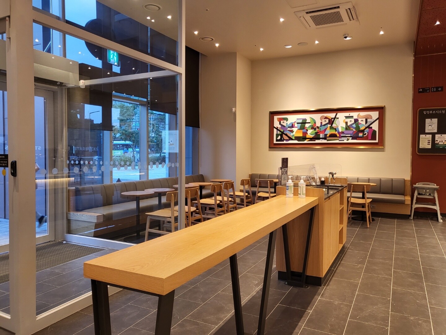 Starbucks Hapjeong Prugio — photo 5