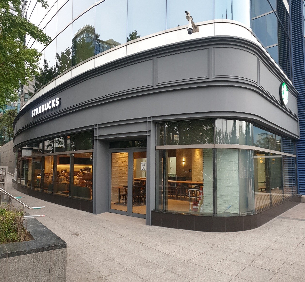 Starbucks Yonsei Severance — photo 3