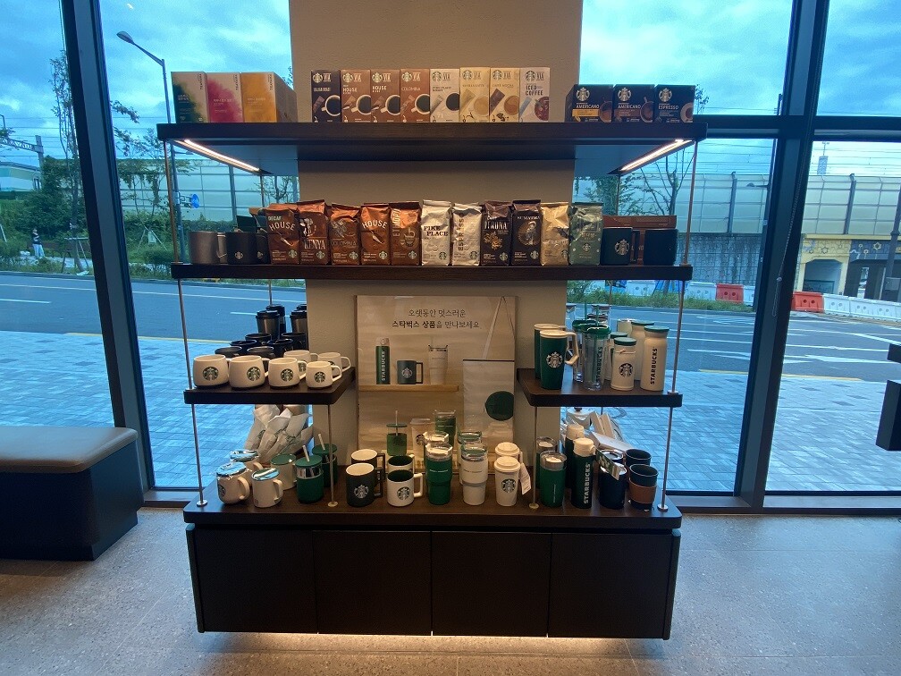 Starbucks Yangwon Station — photo 3