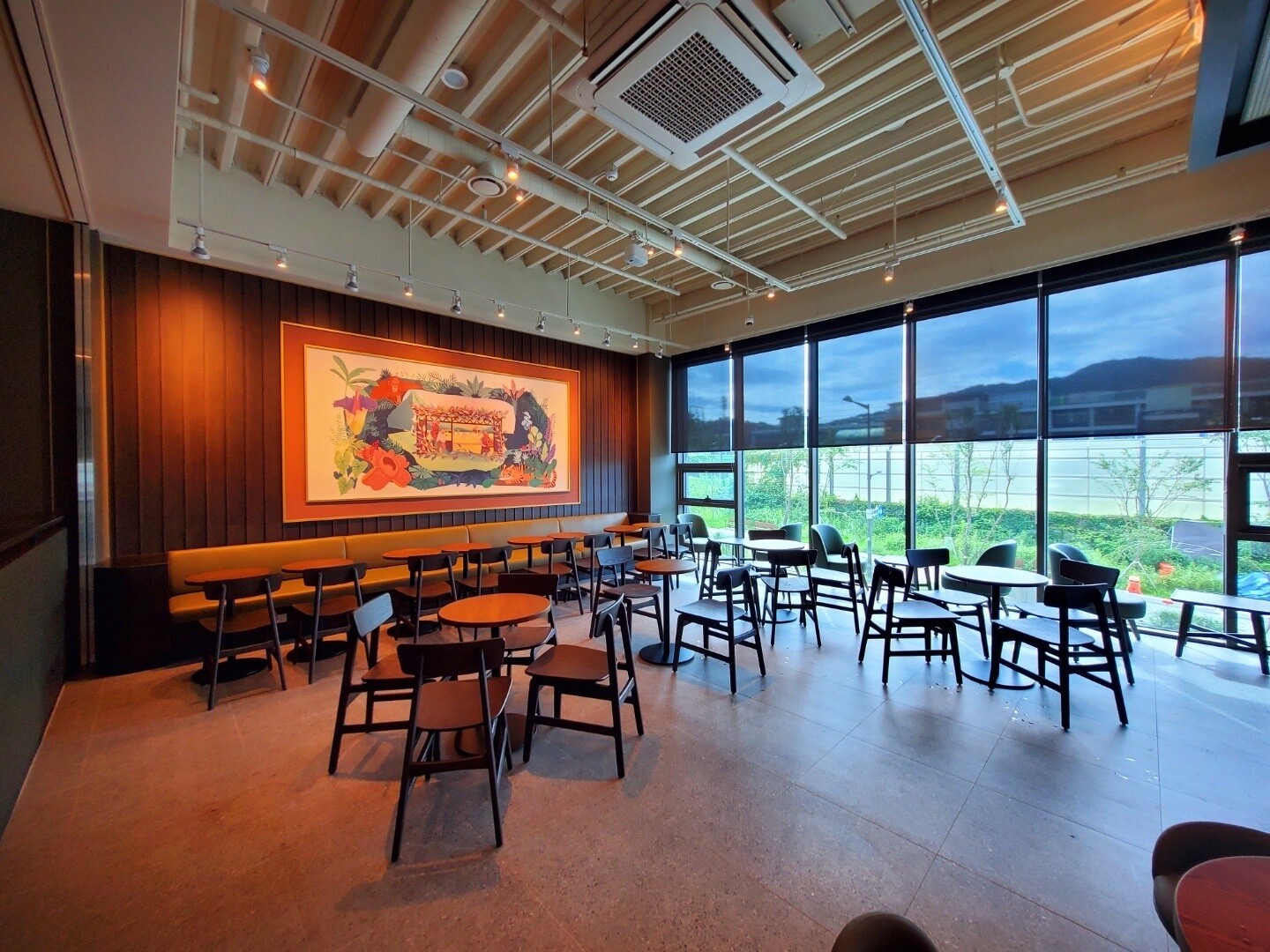 Starbucks Yangwon Station — photo 4