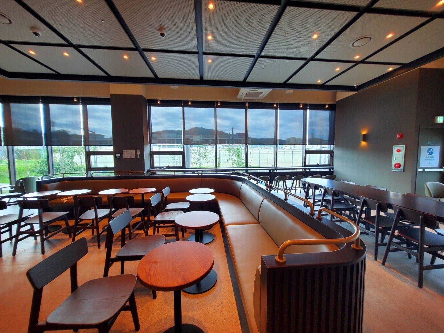 Starbucks Yangwon Station — photo 5