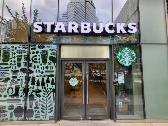 Starbucks Sin-Yongsan Station — photo 1