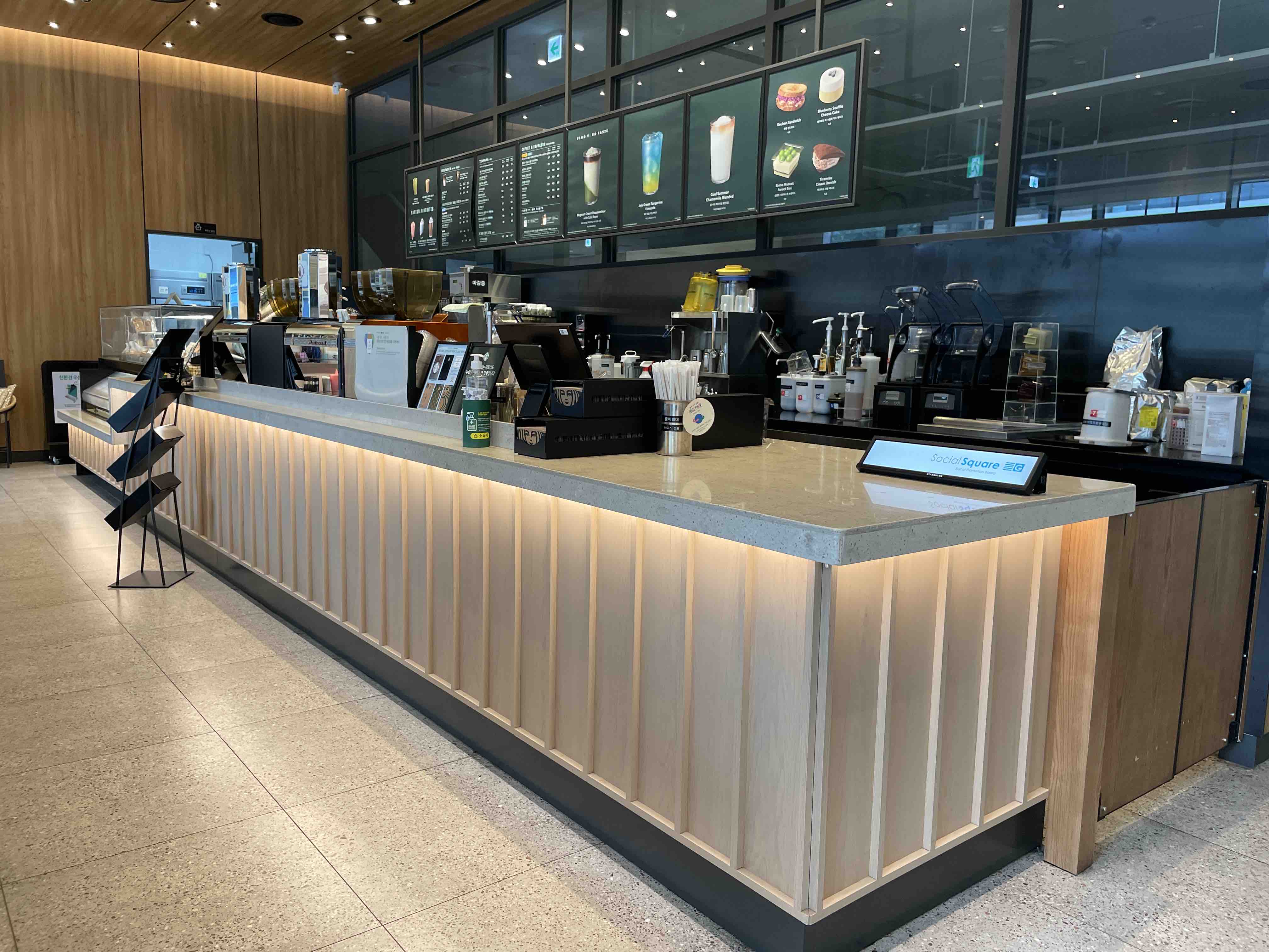 Starbucks Sanbon Station Seobu Intersection — photo 2