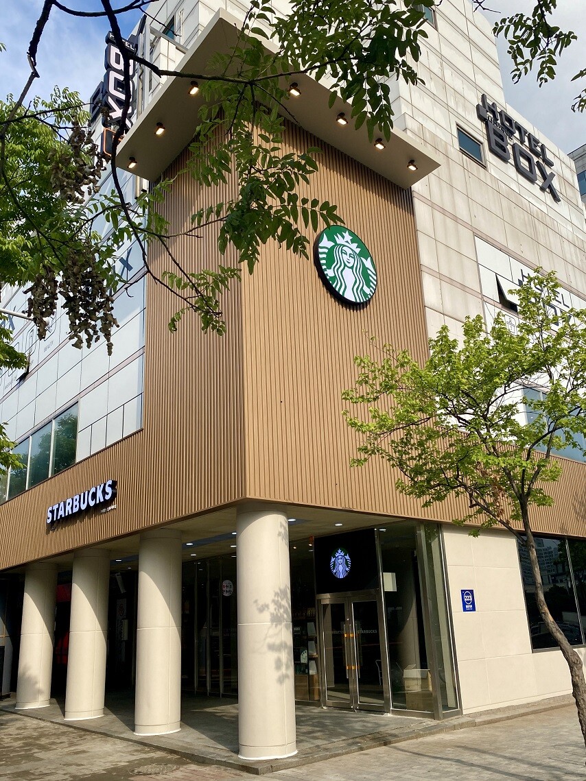 Starbucks Beomgye Rodeo — photo 1
