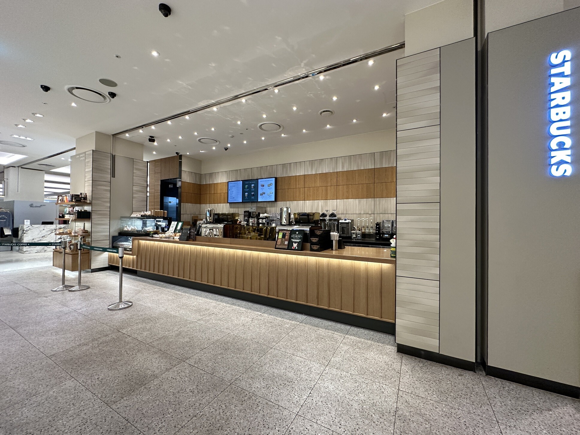 Starbucks Shinsegae Sau Seu City 3F — photo 1