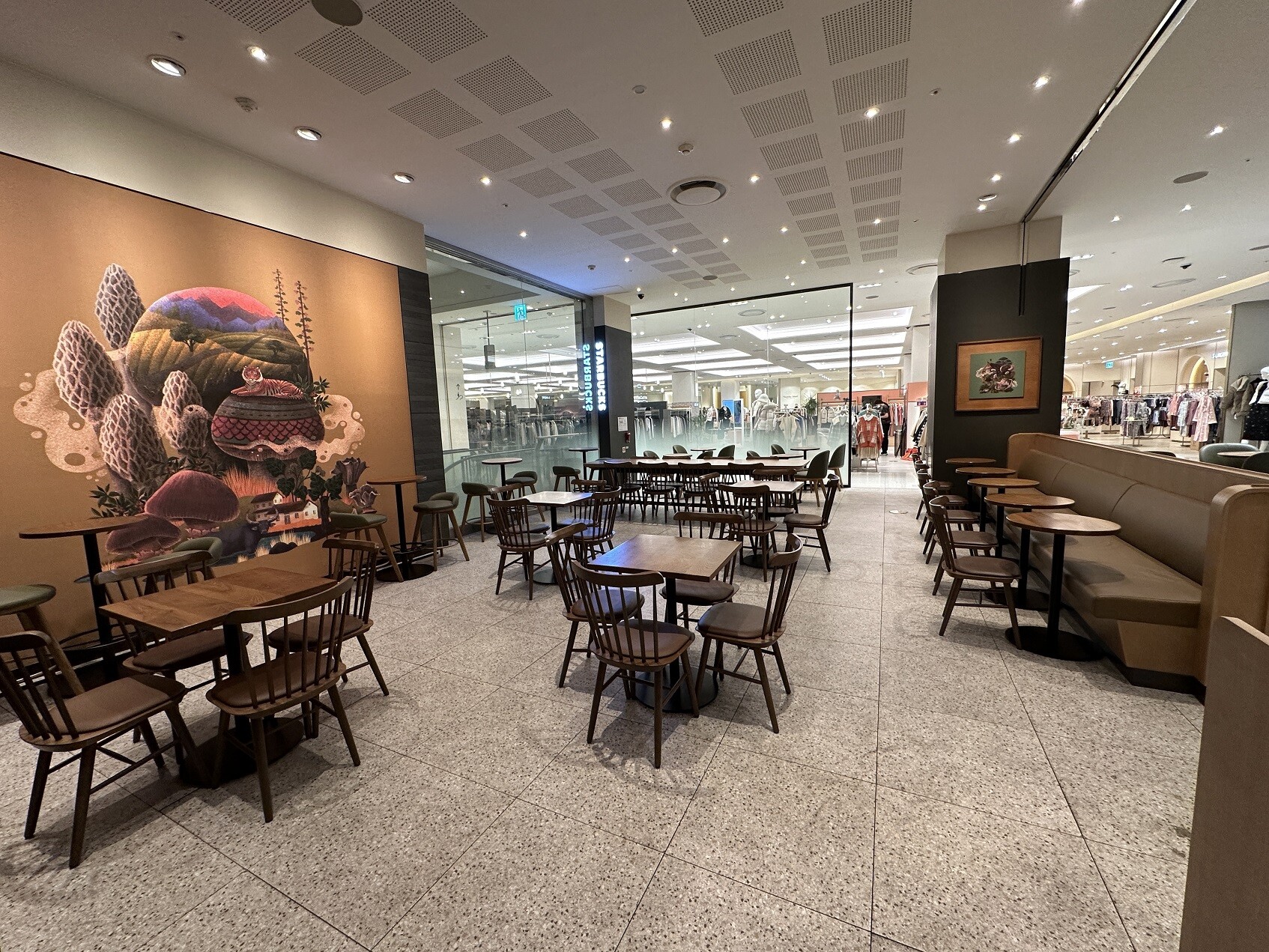 Starbucks Shinsegae Sau Seu City 3F — photo 4