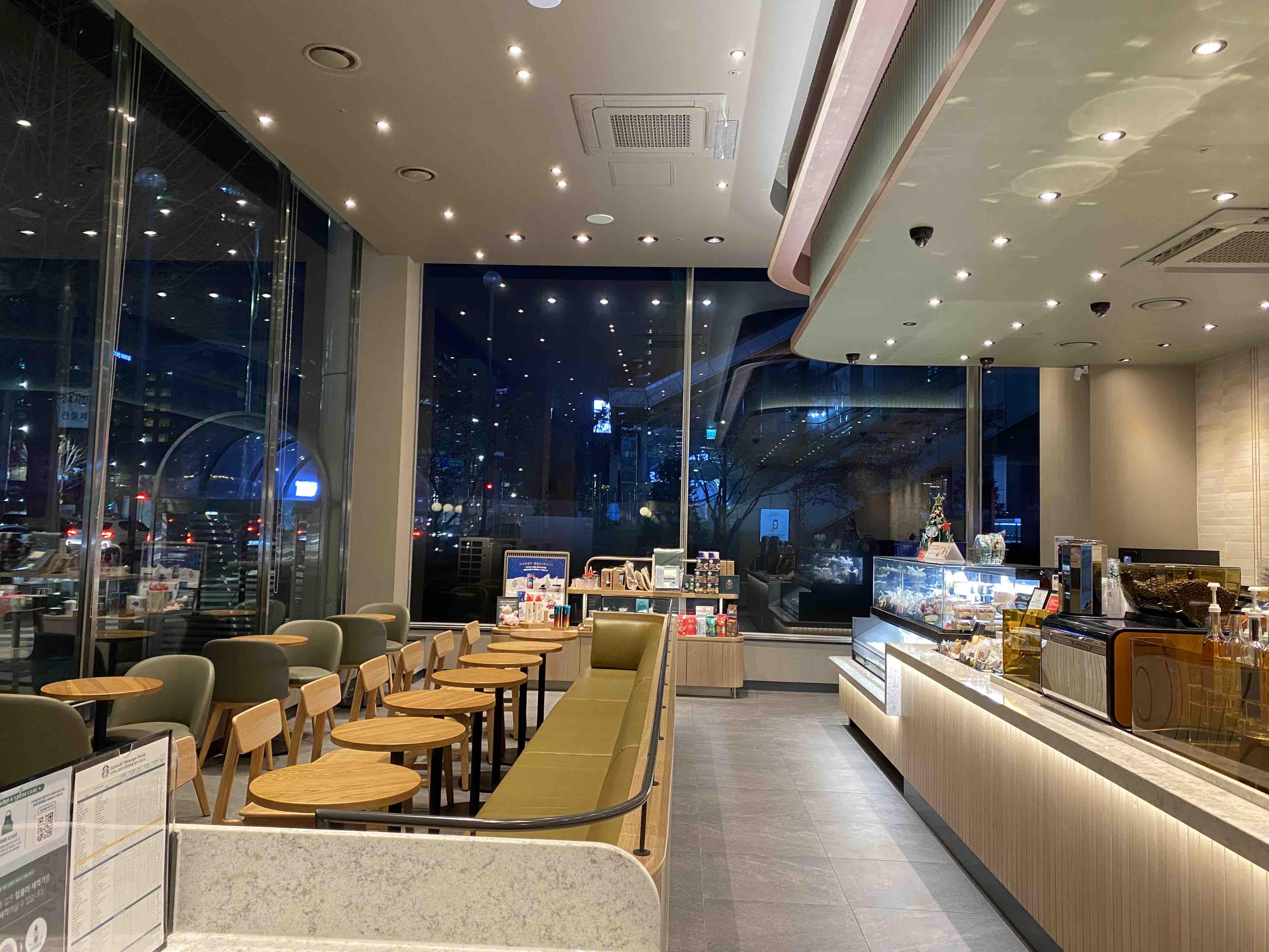 Starbucks Gongdeok Five-way Intersection — photo 3