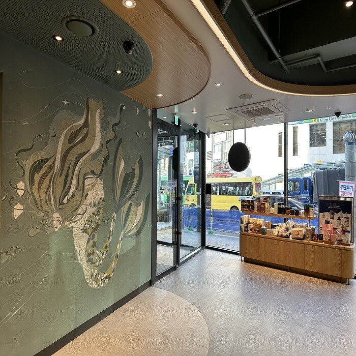 Starbucks Sin-Geumho Station — photo 2