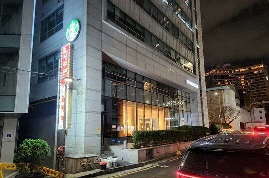 Starbucks City Hall — photo 1