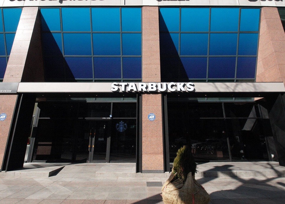 Starbucks Dogok Station — photo 1