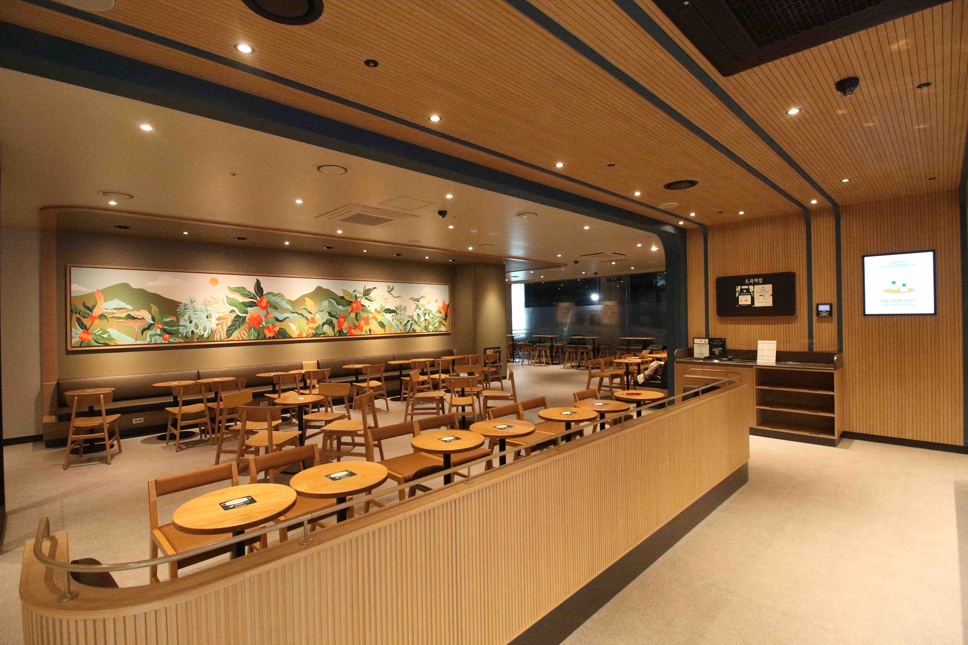 Starbucks Dogok Station — photo 3