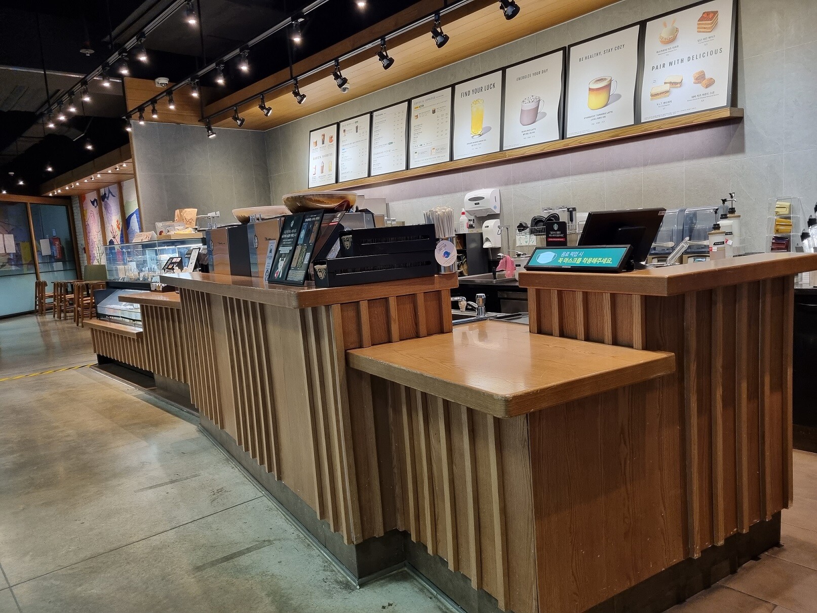 Starbucks Gimpo E-Mart — photo 2