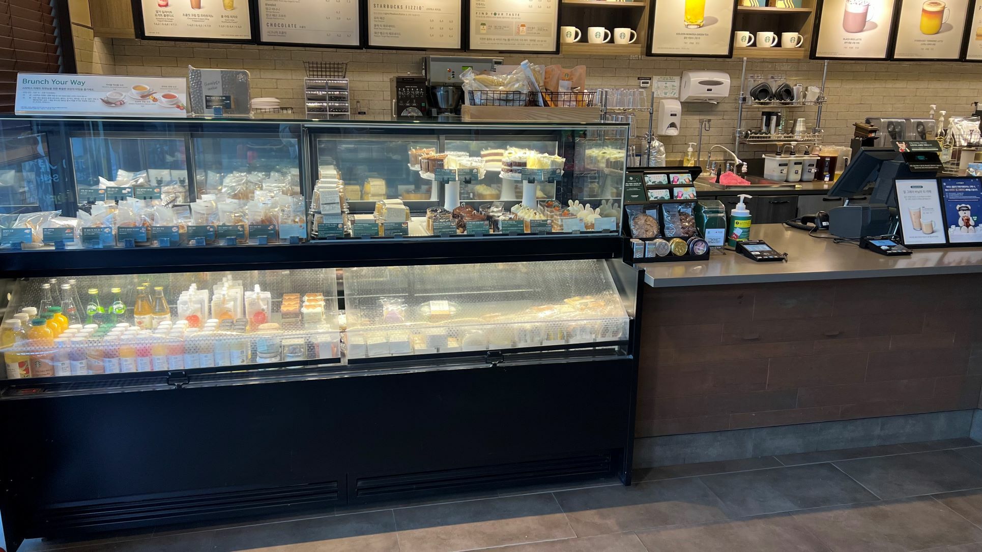 Starbucks Hwagok Dong — photo 3