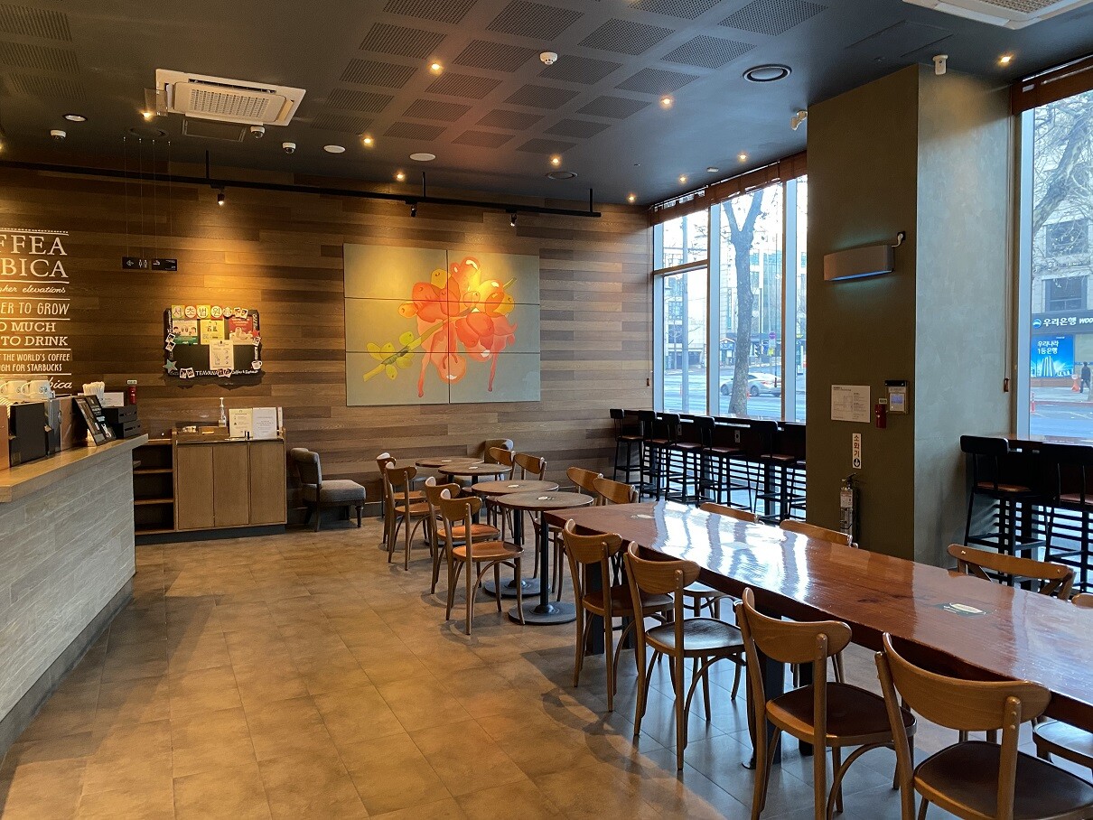 Starbucks Seocho Courthouse — photo 4