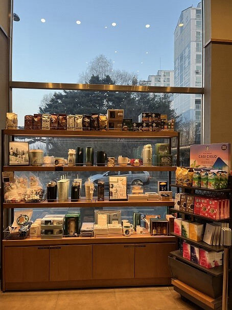 Starbucks Paju Geumneung Station — photo 4