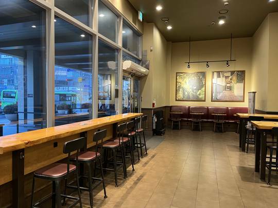Starbucks Balsan Station — photo 5