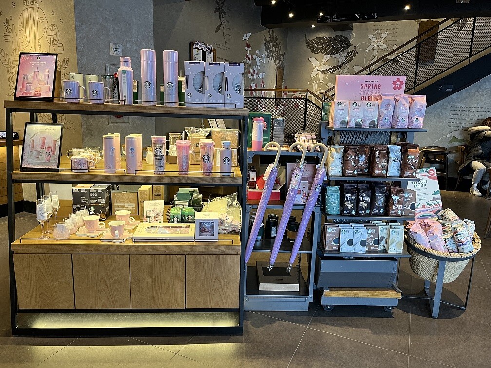 Starbucks Sindaebang Three-way Junction Station — photo 4