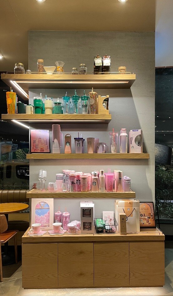 Starbucks Boramae Park — photo 4