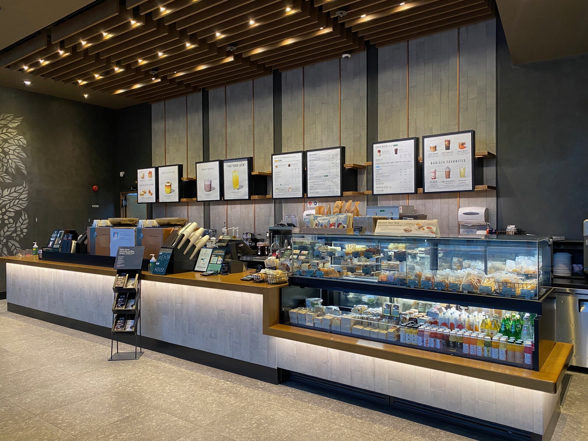 Starbucks Deungchon Station — photo 2