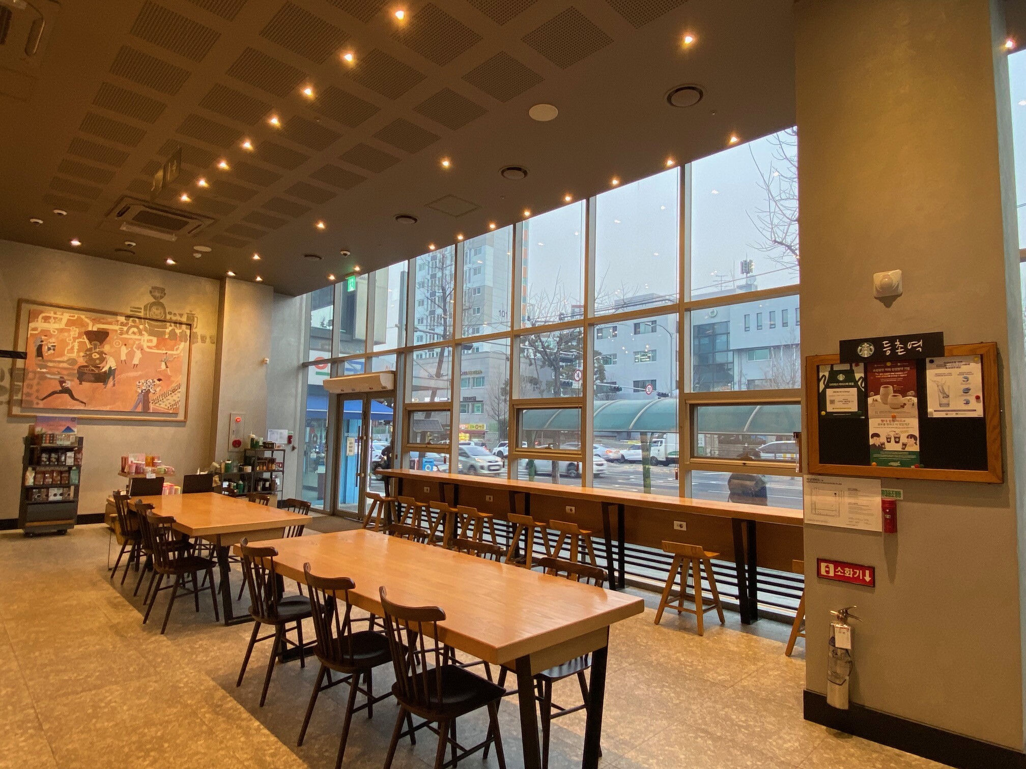 Starbucks Deungchon Station — photo 4