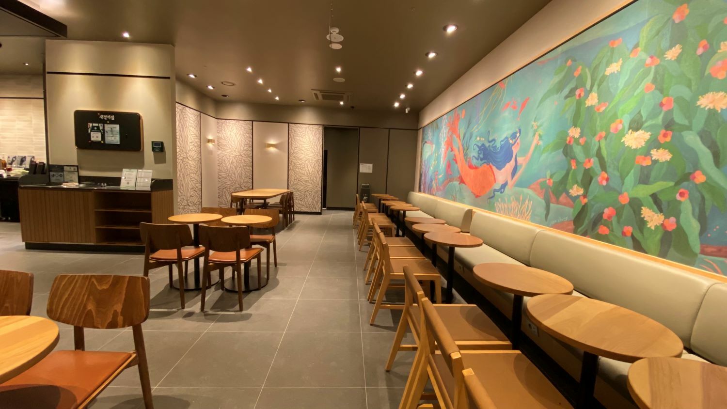 Starbucks Saejeol Station — photo 4