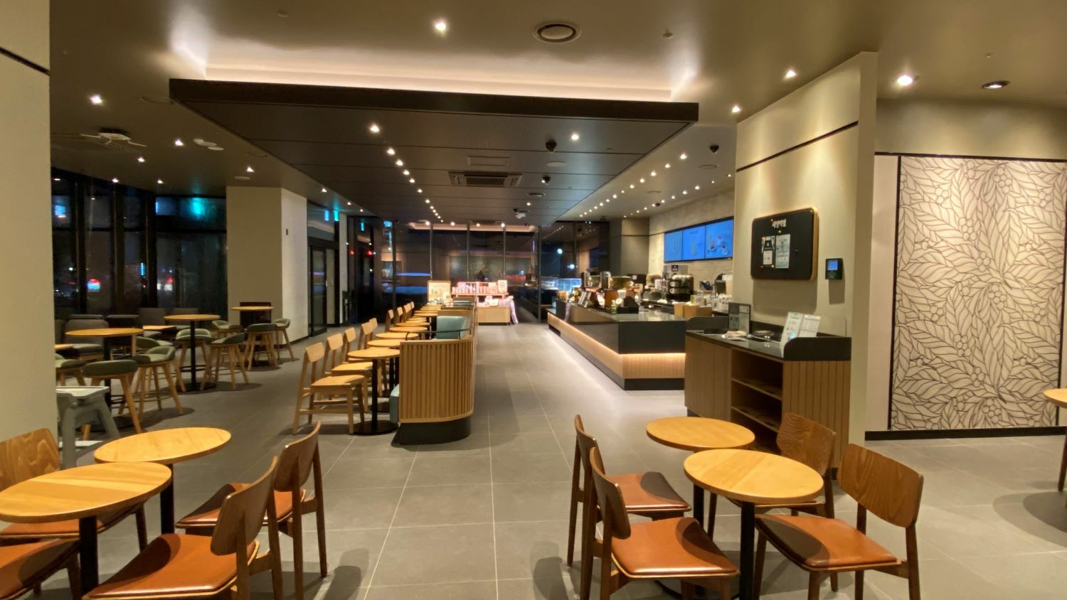 Starbucks Saejeol Station — photo 5