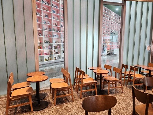 Starbucks Boramae Daegyo Building — photo 5