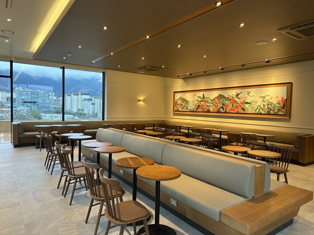 Starbucks Jinhae Gyeonghwa Station — photo 4