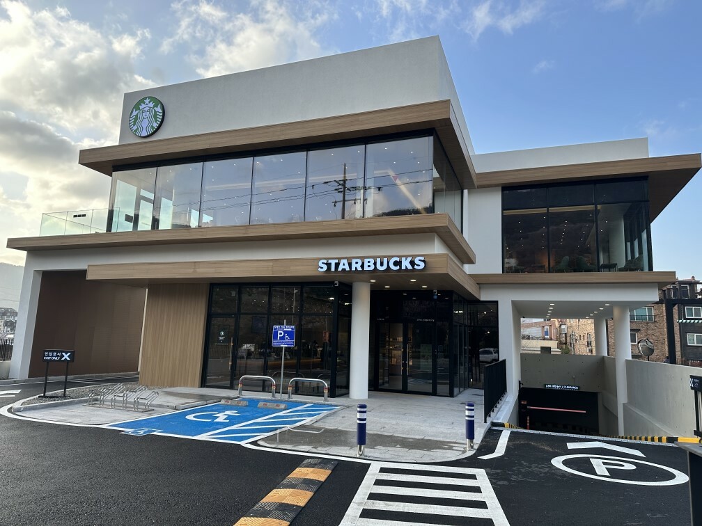 Starbucks Jinhae Gyeonghwa Station — photo 1