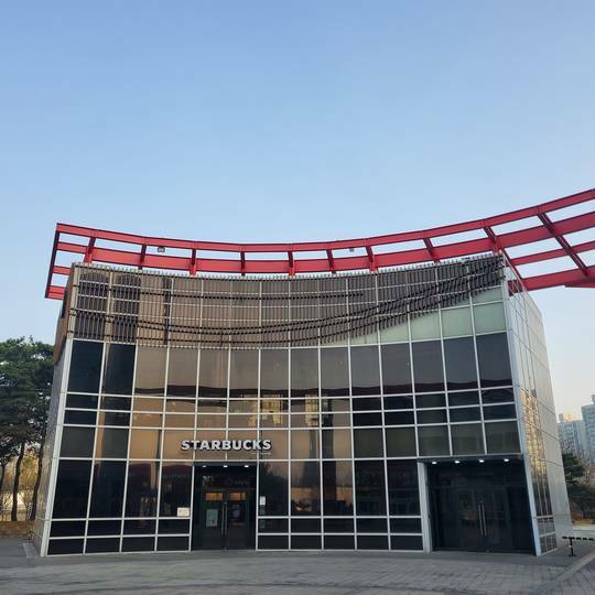 Starbucks Incheon Square Won — photo 1