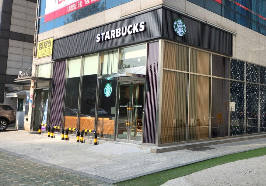 Starbucks Jamsilbon-dong — photo 1